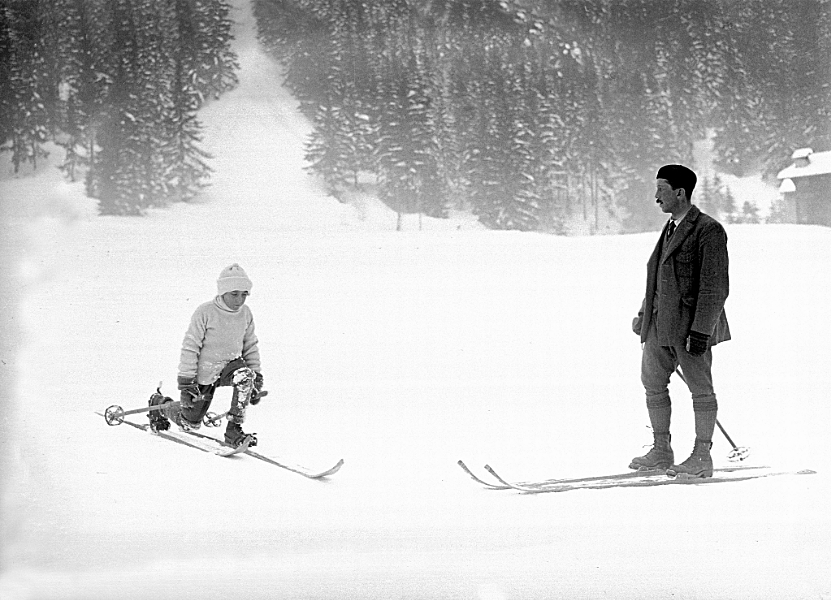 Couttet Champion gives a telemark lesson to a student