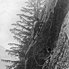 Couttet Champion et Roger Frison-Roche à l'entraînement au rocher des Gaillands