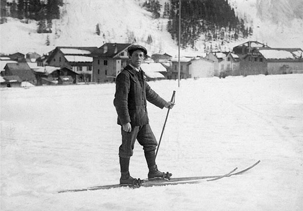 Couttet Champion, the first French civilian ski champion at the age of 20