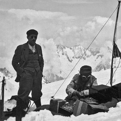 First live radio broadcast from the summit of Mont-Blanc | Roger Frison-Roche as host - Couttet Champion first of the roped party